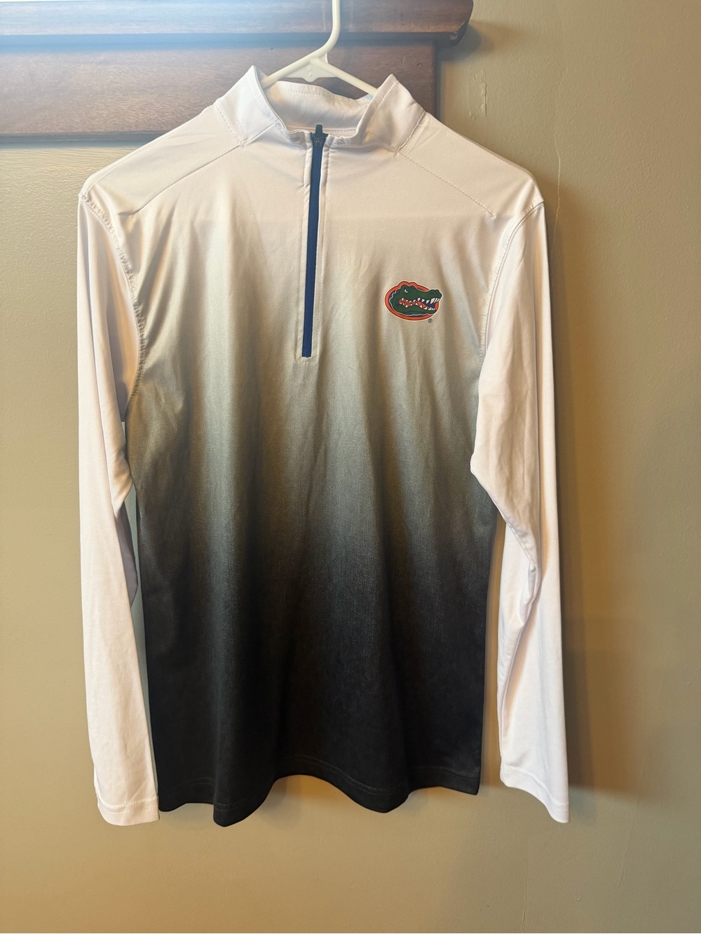 Colosseum White to Black Ombre Quarter-Zip Long Sleeve Lightweight Jacket